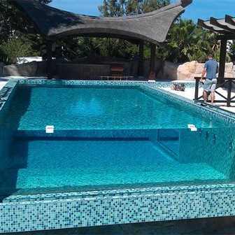 Plexiglás sobre la piscina